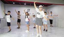 家长爆料孩子学街舞视频,活力四溢展现青春风采