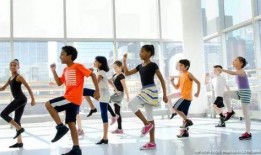 家长爆料孩子学街舞视频,活力四溢展现青春风采